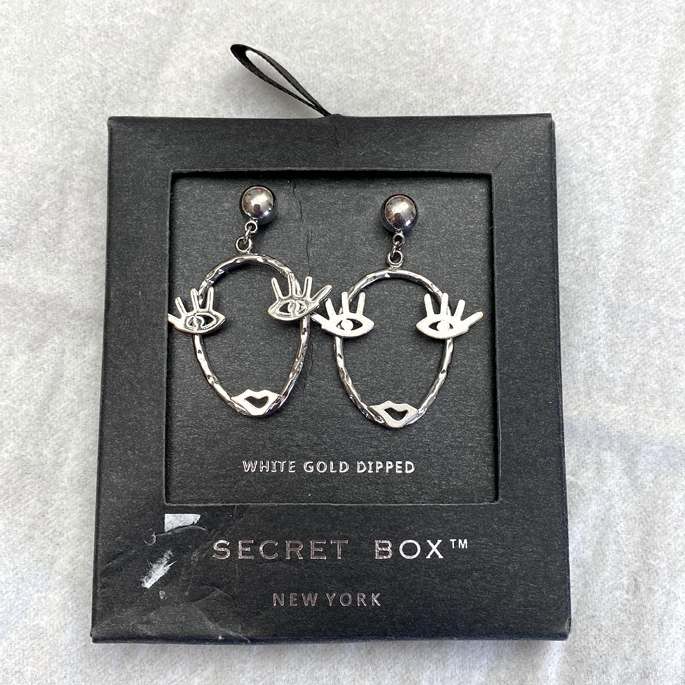 Secret Box Earrings Womens White Gold Dipped Lashes Lips Lightweight Stud Back